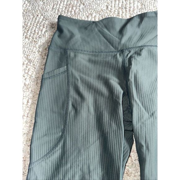 Womens  OLD NAVY Green High Rise Leggings Go Dry 7/8 Ankle Women's Size Small - Picture 3 of 5